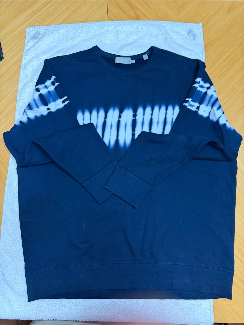 Men's Vince Navy Tie-Dye Crewneck Sweatshirt